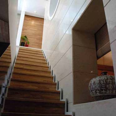 中式大气利落楼梯装潢设计