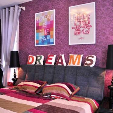 紫色优雅美式字母卧室装潢