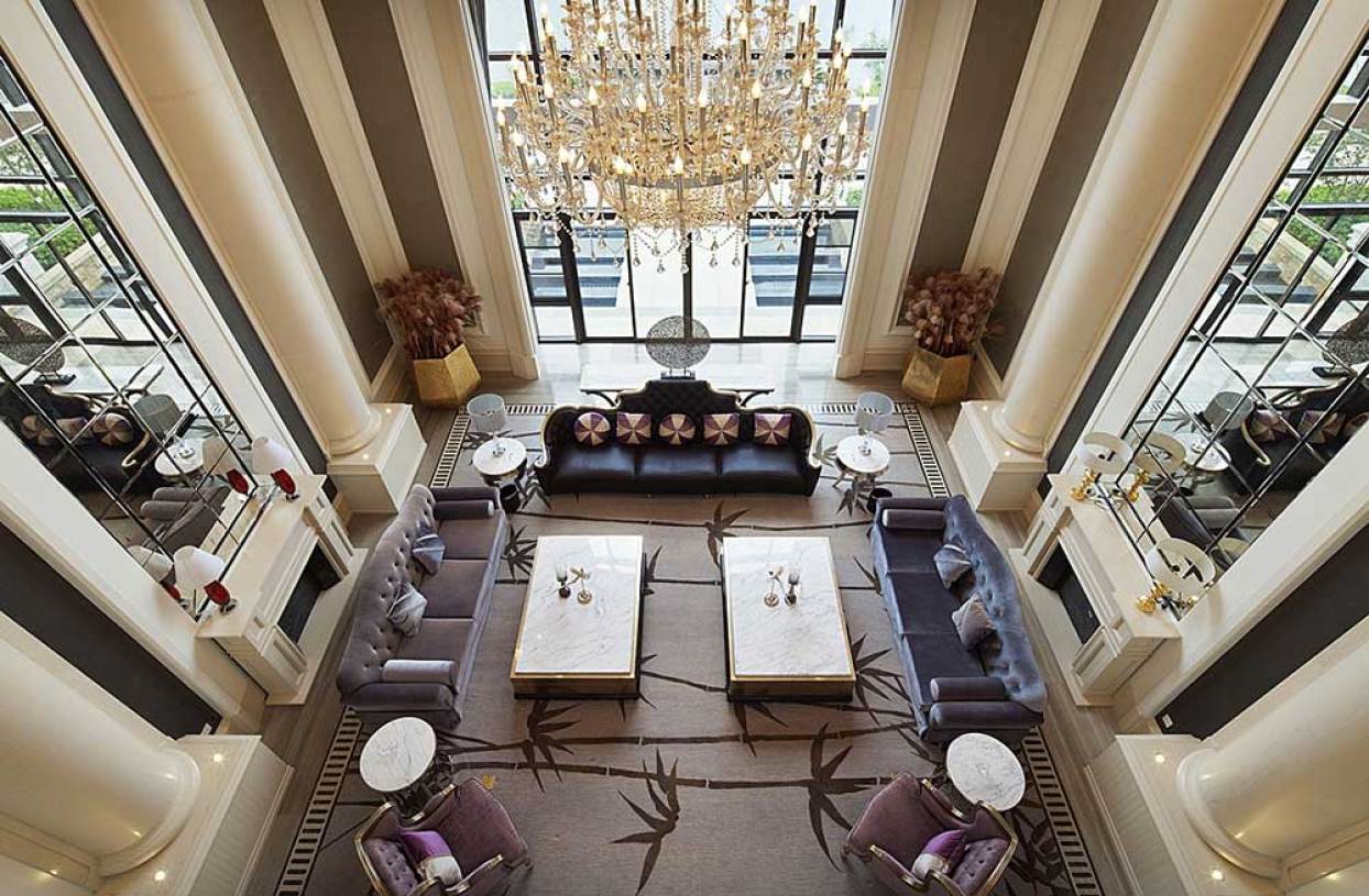 新古典风格挑高客厅装修案例