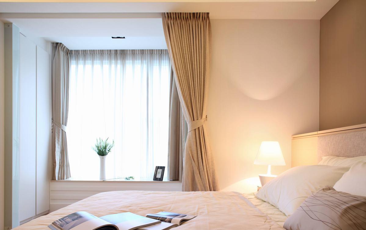 卧室的明亮搭配白色让整体空间清新舒适。