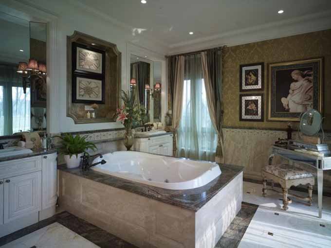 浴室以设置梳妆台代替独立镜面，倍显精美。