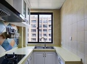简约清亮狭长型厨房设计图片