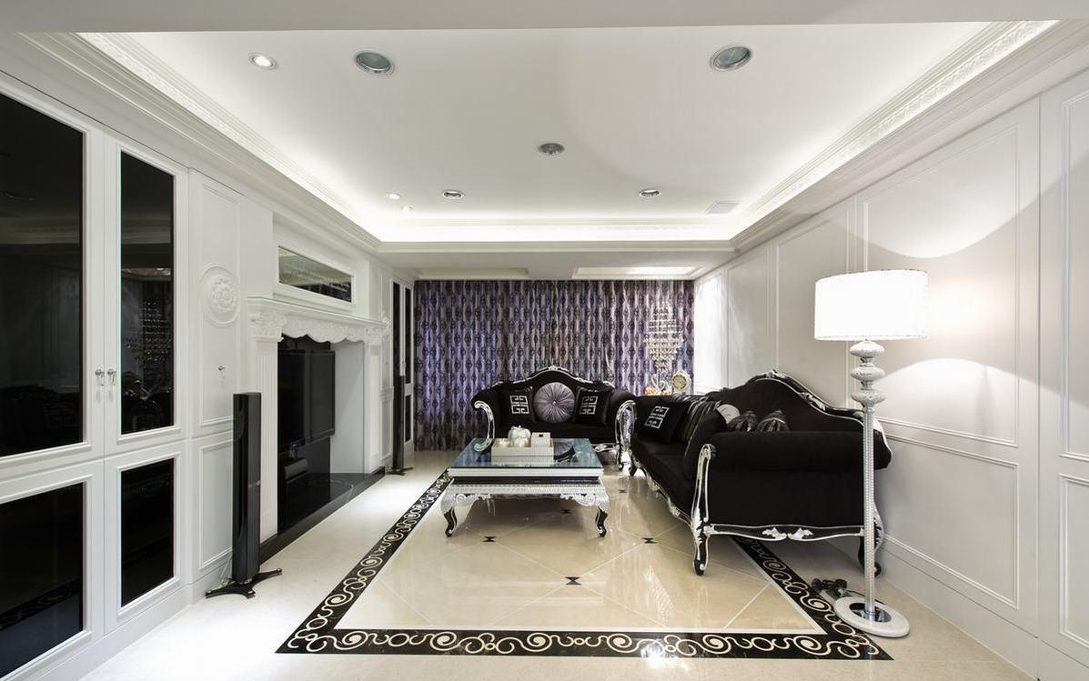 黑色的沙发黑色的电视，白色的墙白色的电视墙，充斥着黑白元素的欧式客厅，新式又不流于俗。