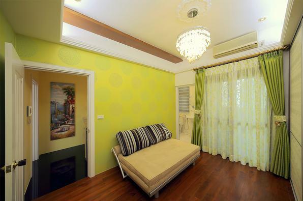 客房摆放可灵活使用的沙发床，也可作为休闲室。
