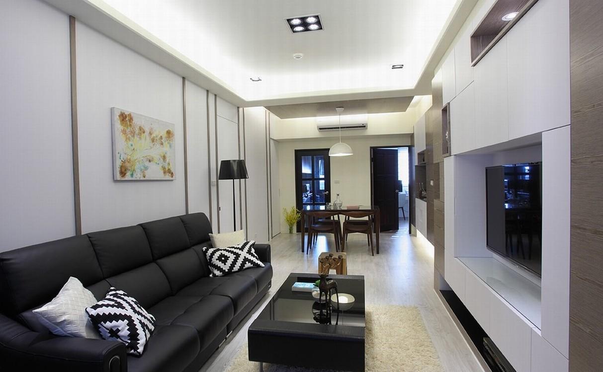 客厅以白色为基底，家具也以简洁为主，令人舒适。