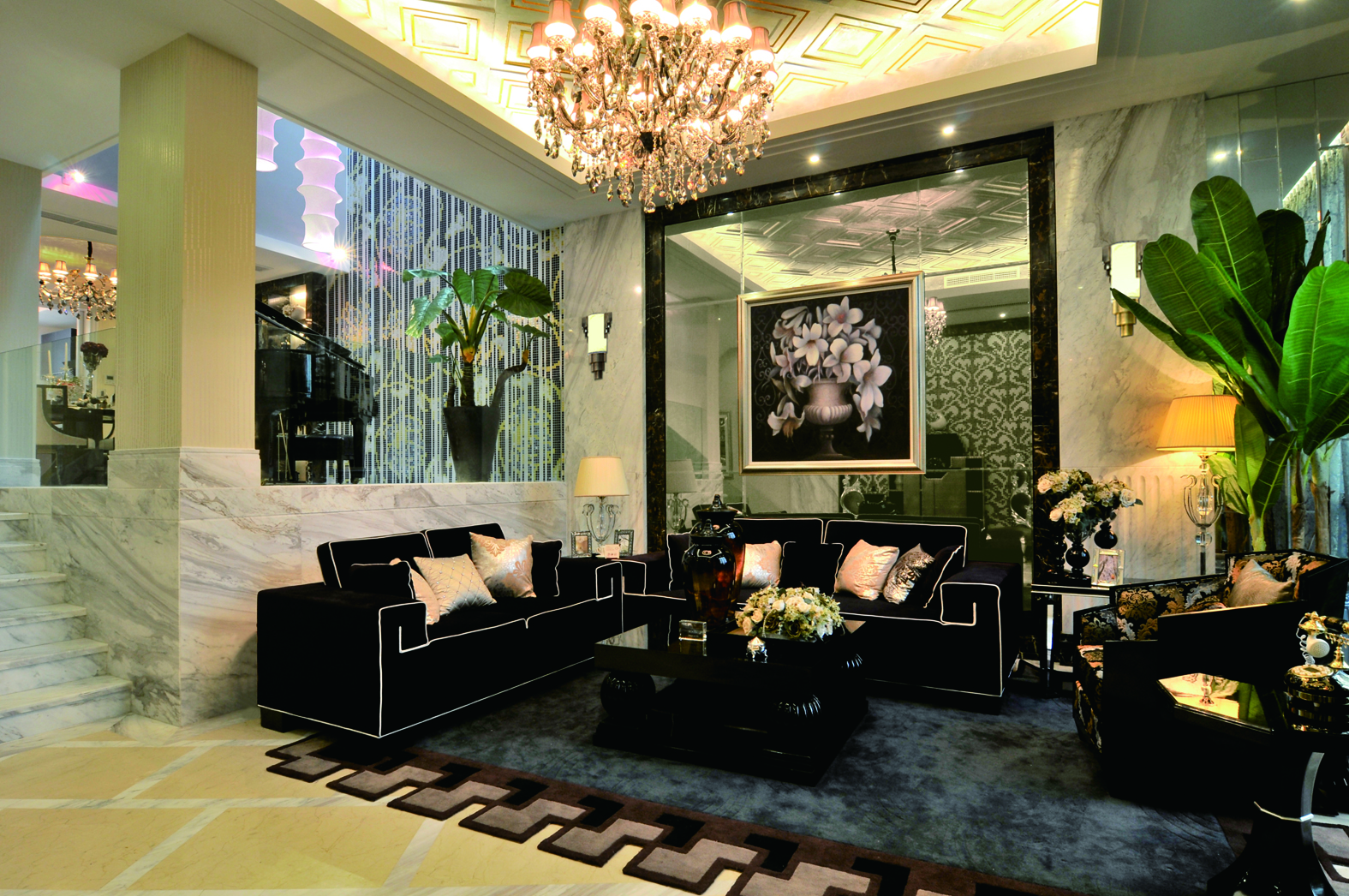 大气奢华的客厅，吊灯和镜面的使用将奢华尽显！