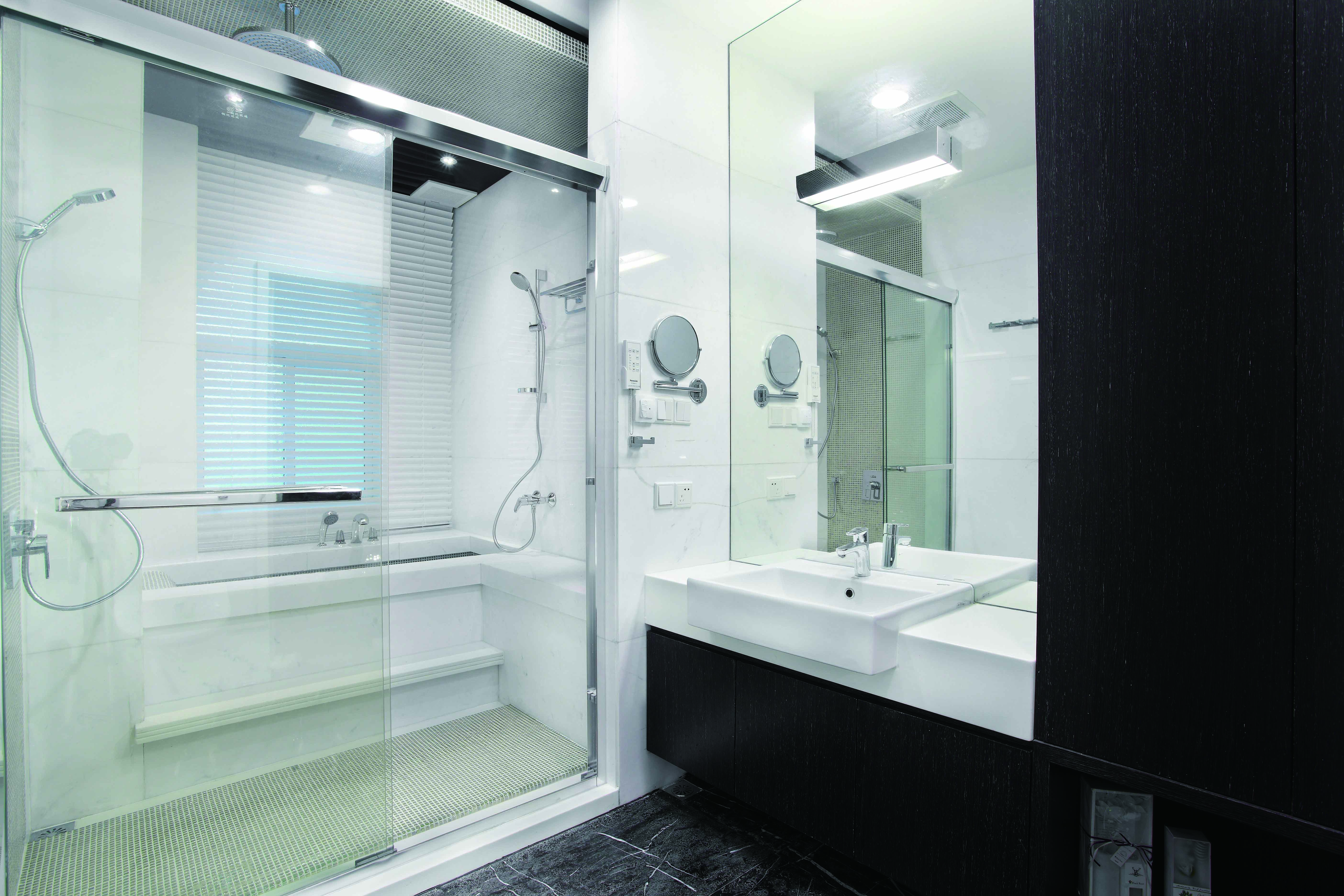 卫浴间屏风设计实现了干湿分离有节省空间。