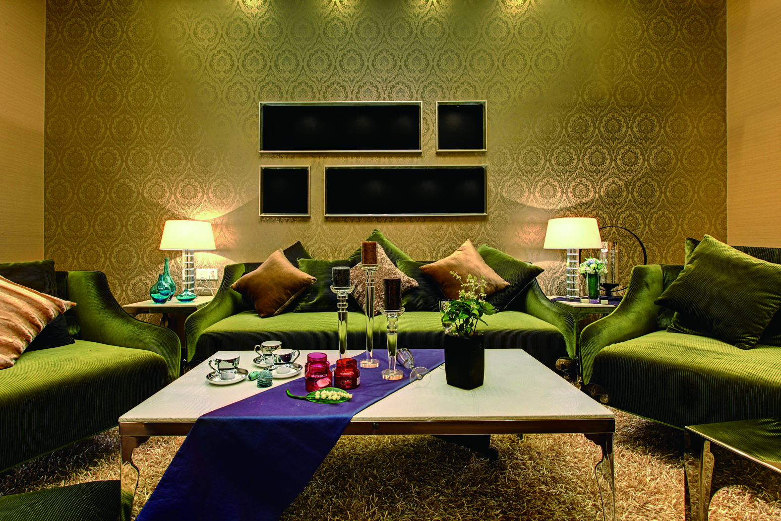 大气奢华的客厅，地毯的使用柔和了整个空间