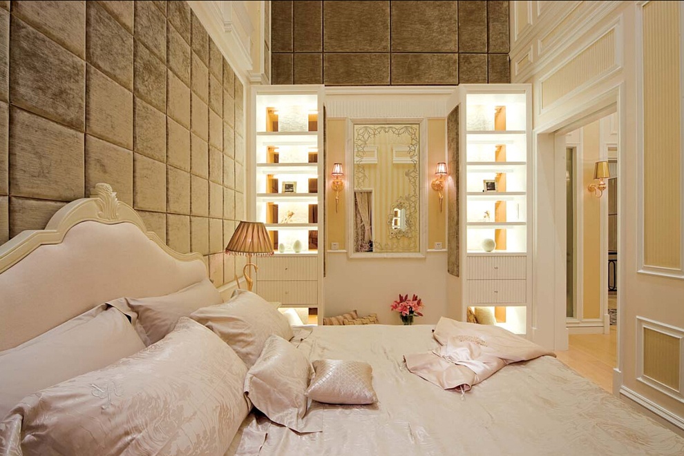 素雅而温暖的墙面绒布设计将私人空间打造得唯美而贴心，有助于安心睡眠。