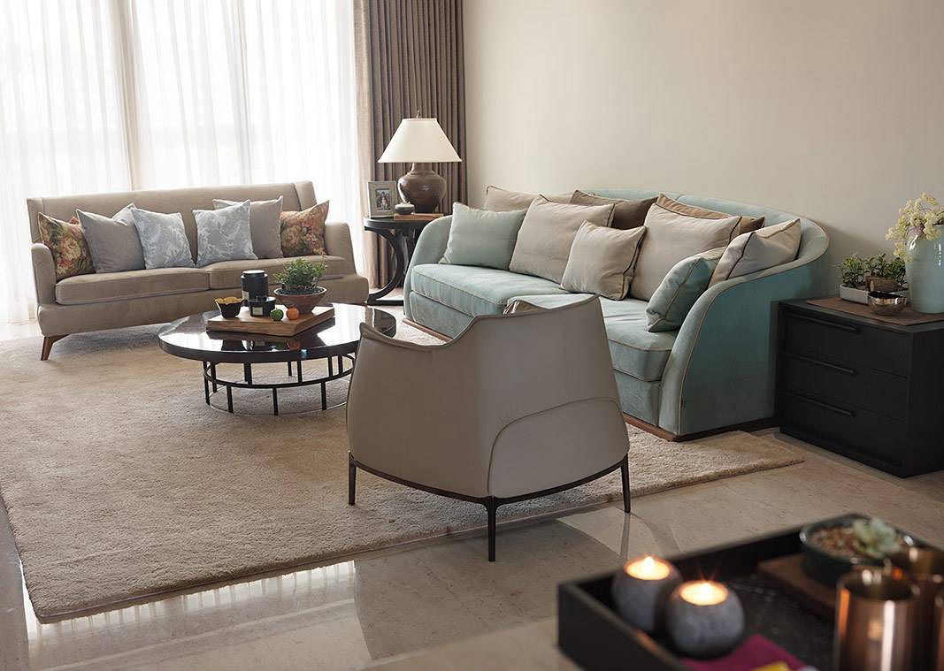 柔和的家具色彩，搭配有点现代感的线条，随着使用时间久，更会觉得经典耐看。