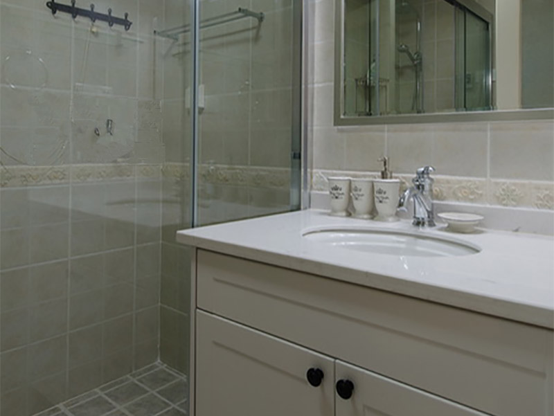 卫生间用浅色带来整洁的感觉，使用过程中更安心。