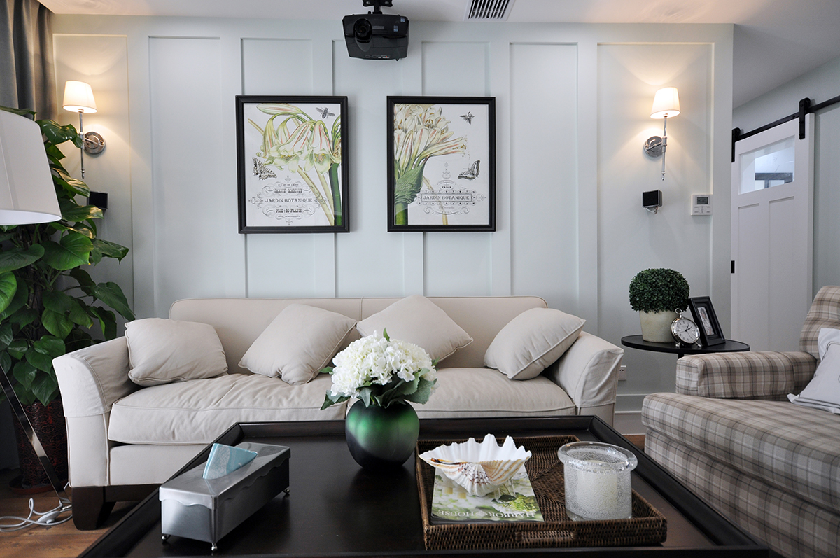 纯色沙发舒服，各自沙发典雅，搭配一簇绿花完美！