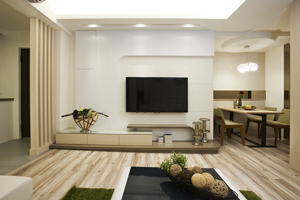原生态实木地板，配以白色纯洁，绿色清新作为整个空间基调。