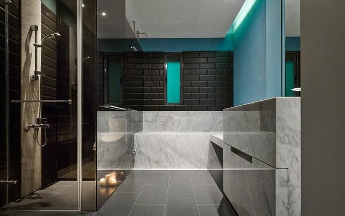 干湿分离的卫浴空间，打造出现代精致质感的生活体验。
