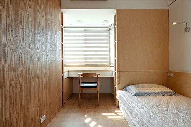 次卧床头规划上、下两段落的收纳空间，让空间功能更加丰富。