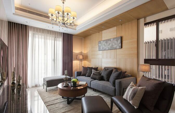 ：沙发刻意设计得较为低矮，照顾了使用者随意舒适的感受，并独具时尚风格。沙发主墙的格子设计更显文雅和浪漫。