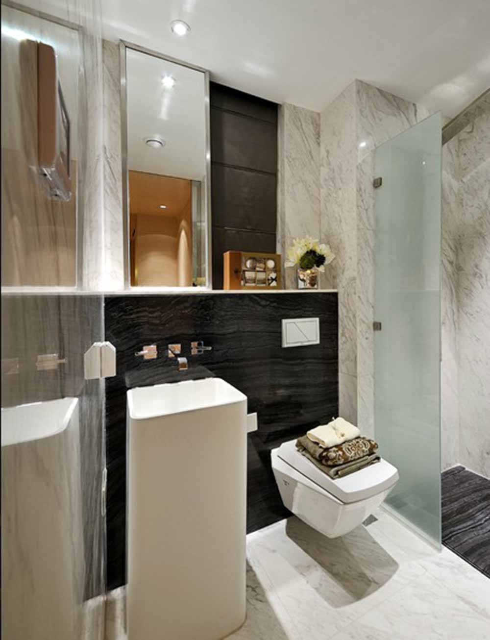 白色和黑色瓷砖铺贴成的卫生间墙壁把现代的利落感一并带出。