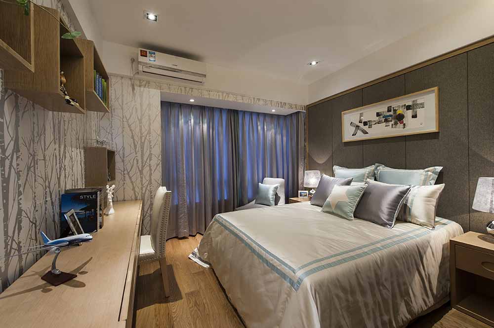 树枝纹路的壁纸将卧室打造成了富有自然气息的舒适空间，浅色系为睡眠带来了安适的环境。