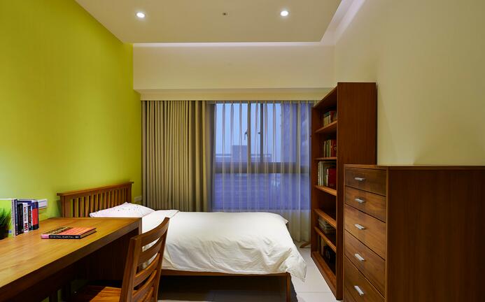墙面以鲜嫩的绿色铺陈，凸显中式家具的知性感，营造舒适自然的睡眠空间。