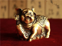 黄金摆件的图片