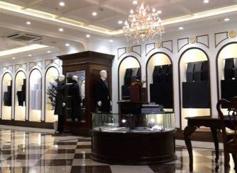 美式风格服装店展台装修图片-美式风格水晶吊灯图片