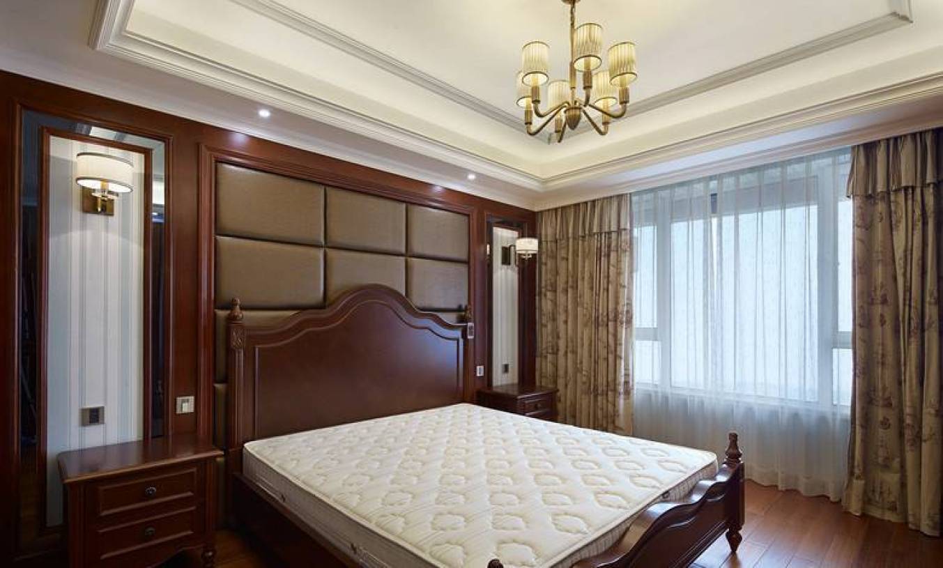 美式风格卧室实木床图片