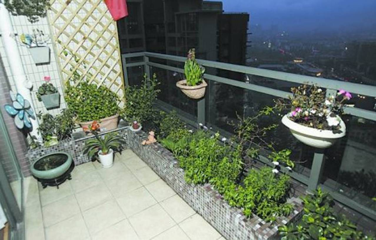 现代风格阳台小花园装修图片