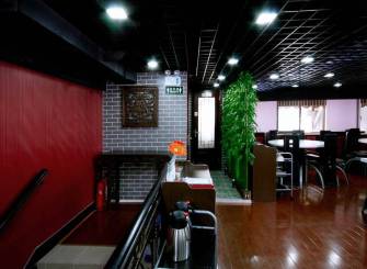 后现风格火锅店吊顶装修效果图-后现代风格餐台图片