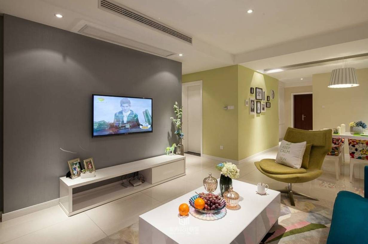 简单大方的客厅灰色电视墙设计