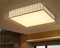 装修必看 客厅吸顶灯安装要点和保养方法