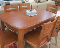 家用实木餐桌选购注意 家用实木餐桌保养方法