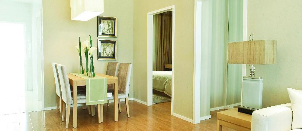 绿色的墙壁，绿色的桌布，绿色的植物，绿色的墙画，一切仿佛就是刚刚好，清新又温暖。