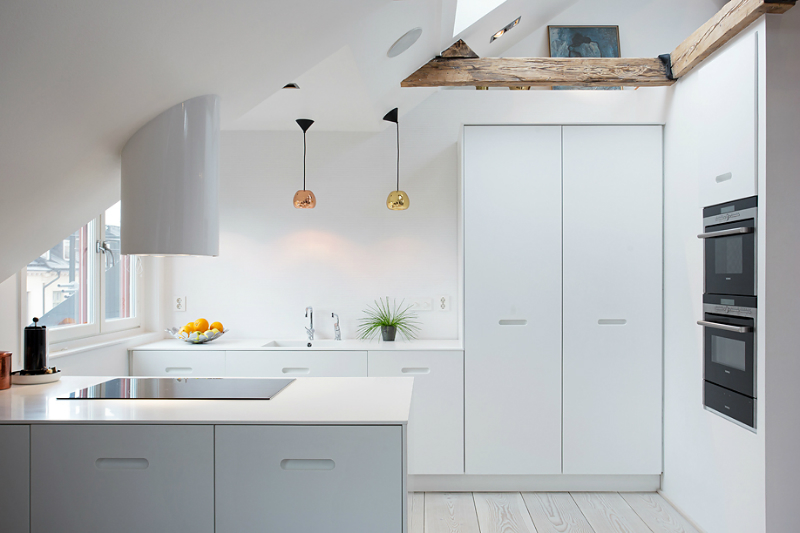 厨房干净得特别，整体的白色透露出鲜明的简约。