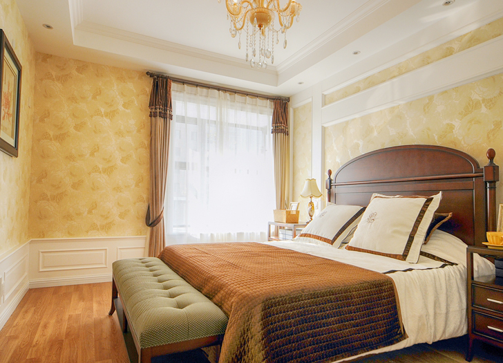 主卧延续客厅的设计元素，营造了一个温馨舒适又浪漫的休息空间。