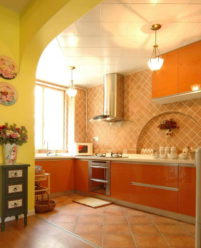 厨房地砖墙砖以及柜子的色彩搭配很是合理。
