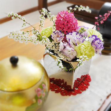 中式客厅点缀花饰