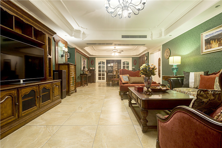 客厅的家具是复古的棕色，搭配的合理是这个空间最大的完美之处。