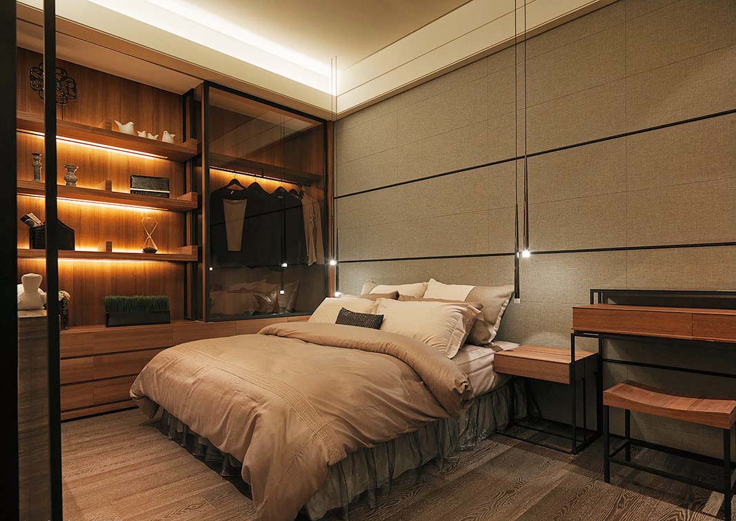 床头两边的灯具极具现代感，让和谐统一的木质空间有了层次焦点。