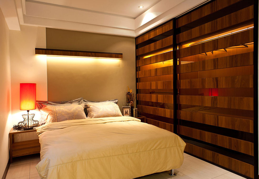 客房的设计相对简单，床头灯是一大亮点。