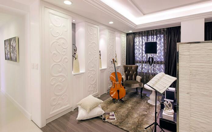 设计师根据屋主本身的音乐素养，规划一处摆放提琴与琴谱架。