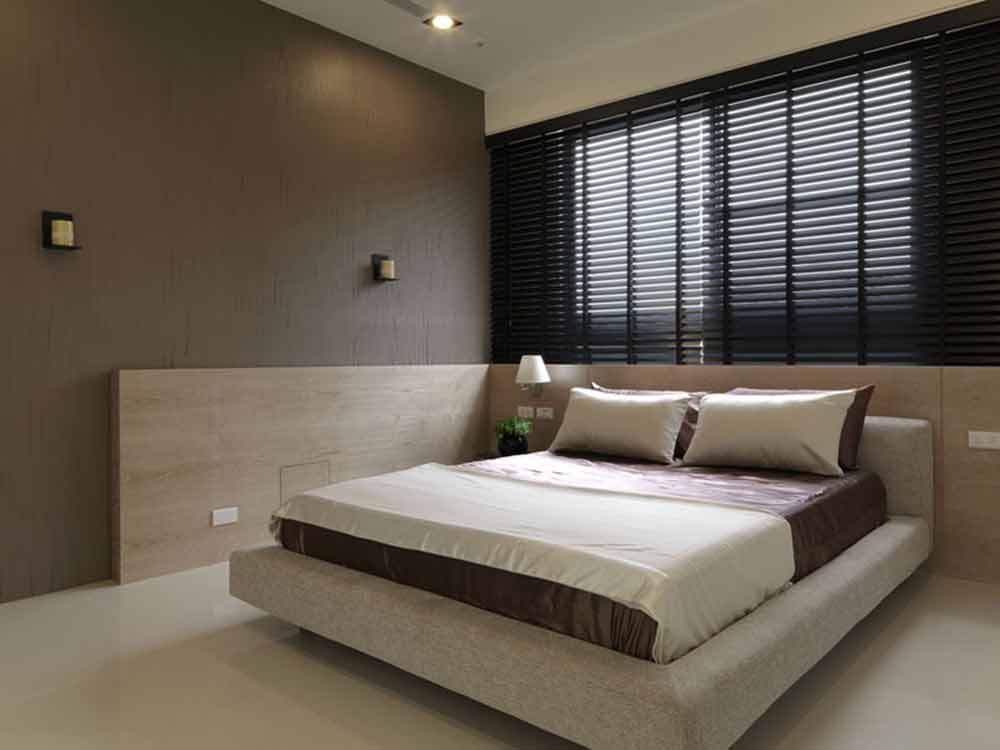 卧室设计最为大气，清爽没有多余。创意的窗帘设计可以控制卧室采光十分贴心。