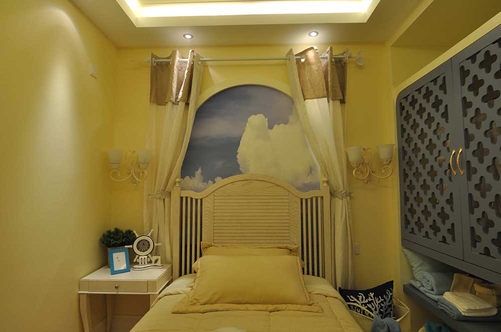 小卧室装修更贴近自然，床头浪漫的白云引来无线遐想。