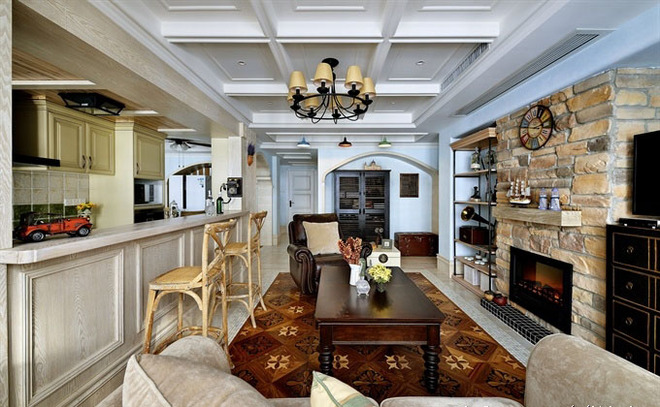 客厅的装饰追求自然，复古的装饰线条利落大方。