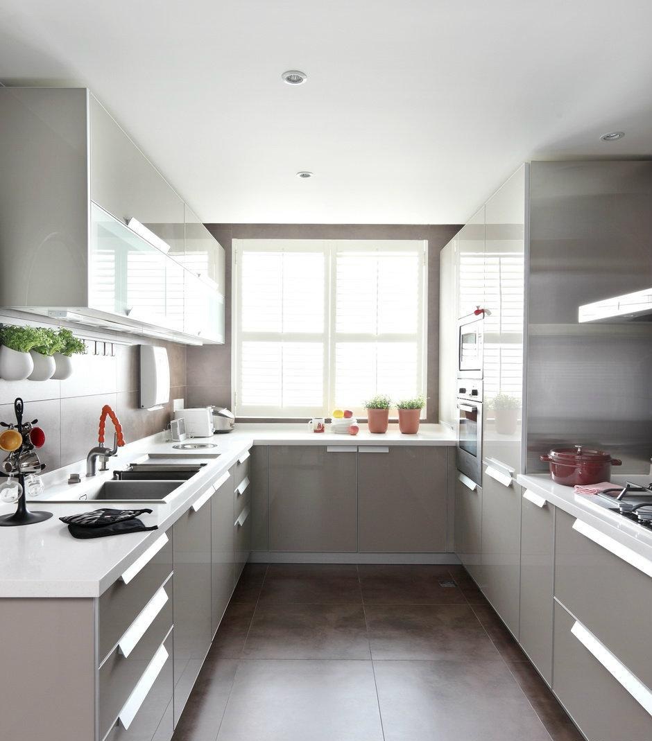 通透明亮的厨房，功能完善，收纳丰富，体现出屋主的优质生活。