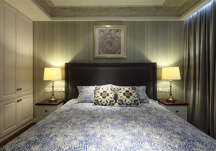 卧室采用美式风格，蓝绿色混搭，显得格外静谧宜人。