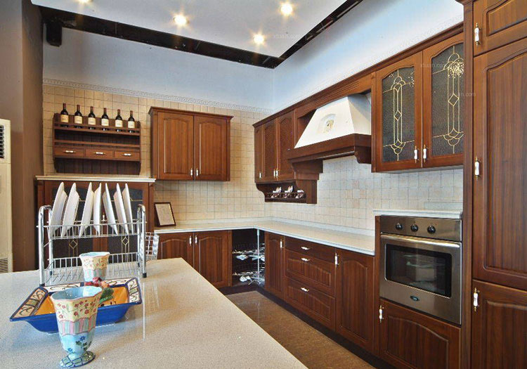 木质橱柜的选择仿佛置身自然之中，传统美式风格融入到厨房设计之中。