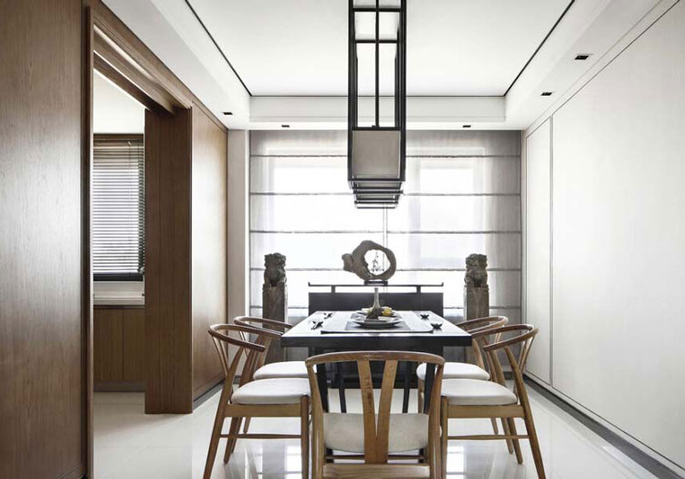 细线条的吊顶及墙面拉伸了空间的延伸感，极简的餐桌椅，彰显现代新中式的品质与独特。