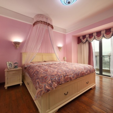 美式风格粉色浪漫卧室设计...