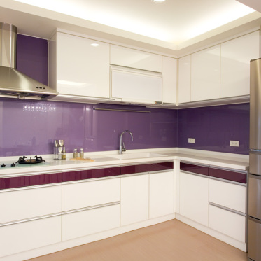 现代风格个性紫色厨房设计...