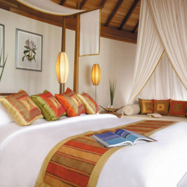 红色东南亚风格卧室设计